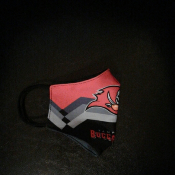 ❤NEW Tampa Bay Buccaneers Face Mask❤ - Picture 6 of 7